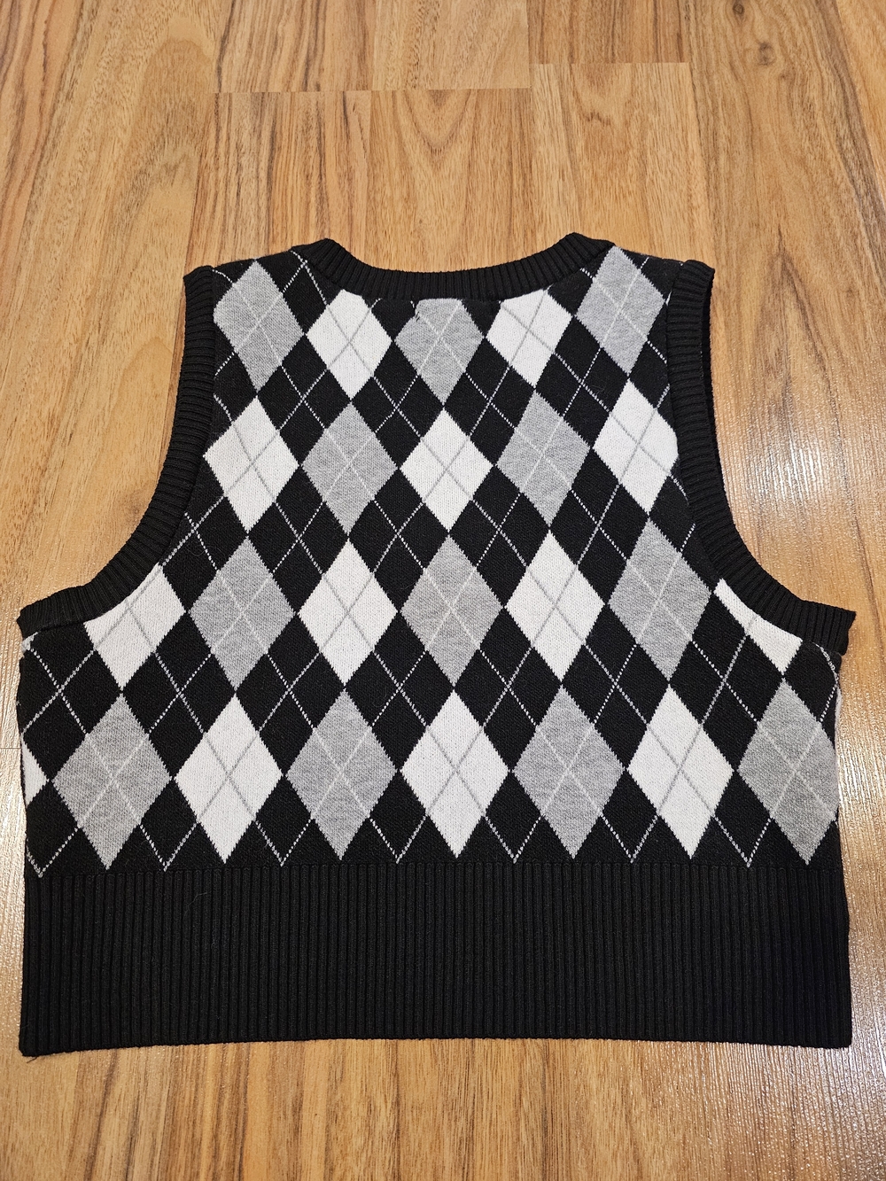 Cropped Black and Gray Argyle Knit V-Neck Sweater Vest Women's Small - Picture 11 of 11